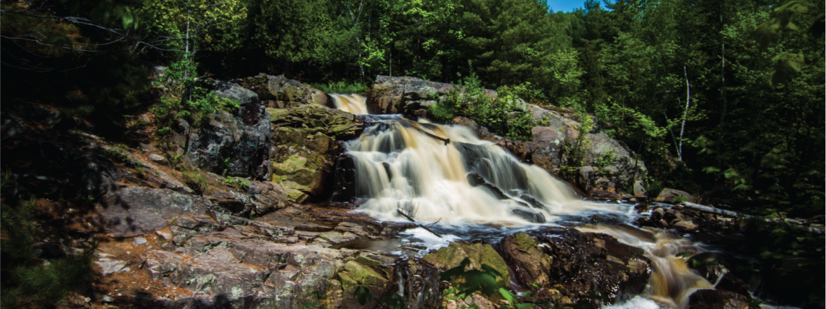 an image of the front of the waterfall in duchesnay fall