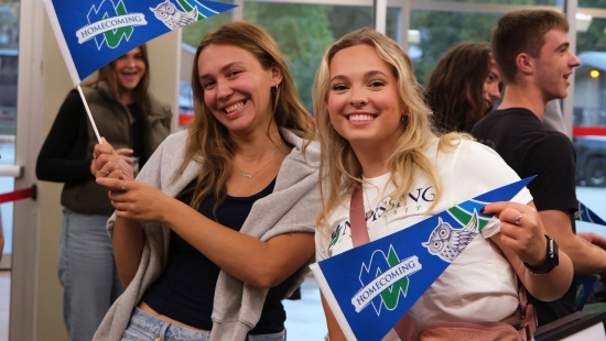 Students and alumni celebrating Homecoming