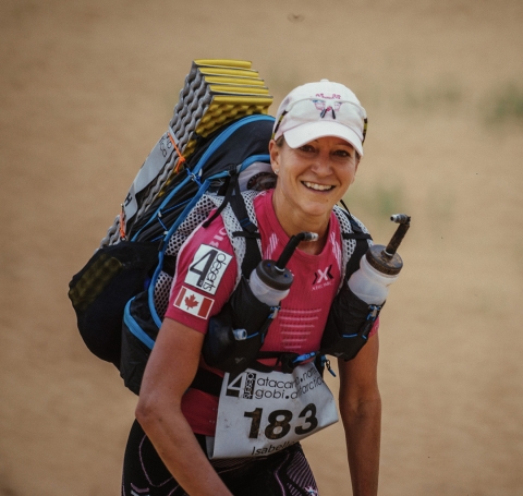 Isabelle Sauvé participating in a desert climate race